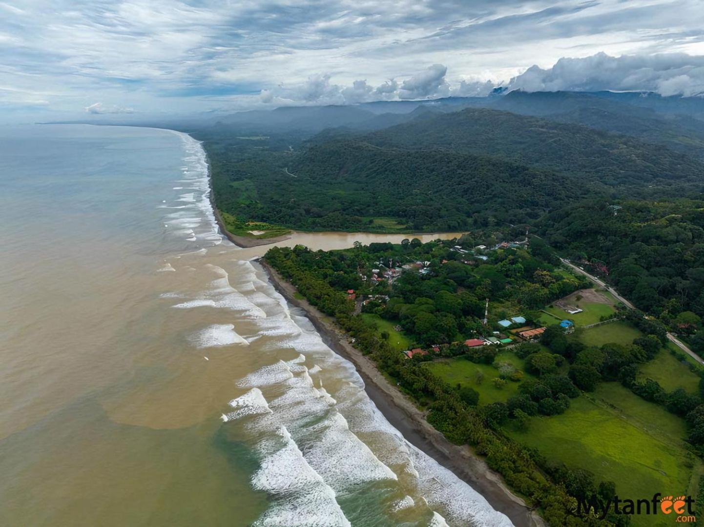 Bamboo River House And Hotel Dominical Exterior foto