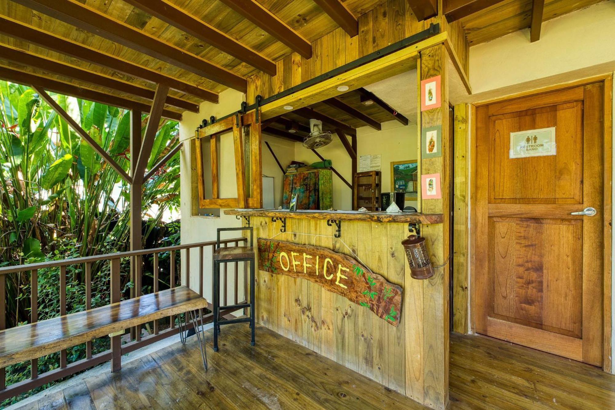 Bamboo River House And Hotel Dominical Exterior foto